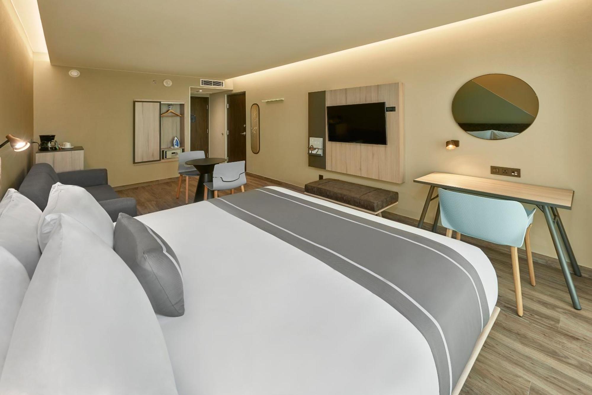 City Express Plus By Marriott 恩塞纳达港 外观 照片