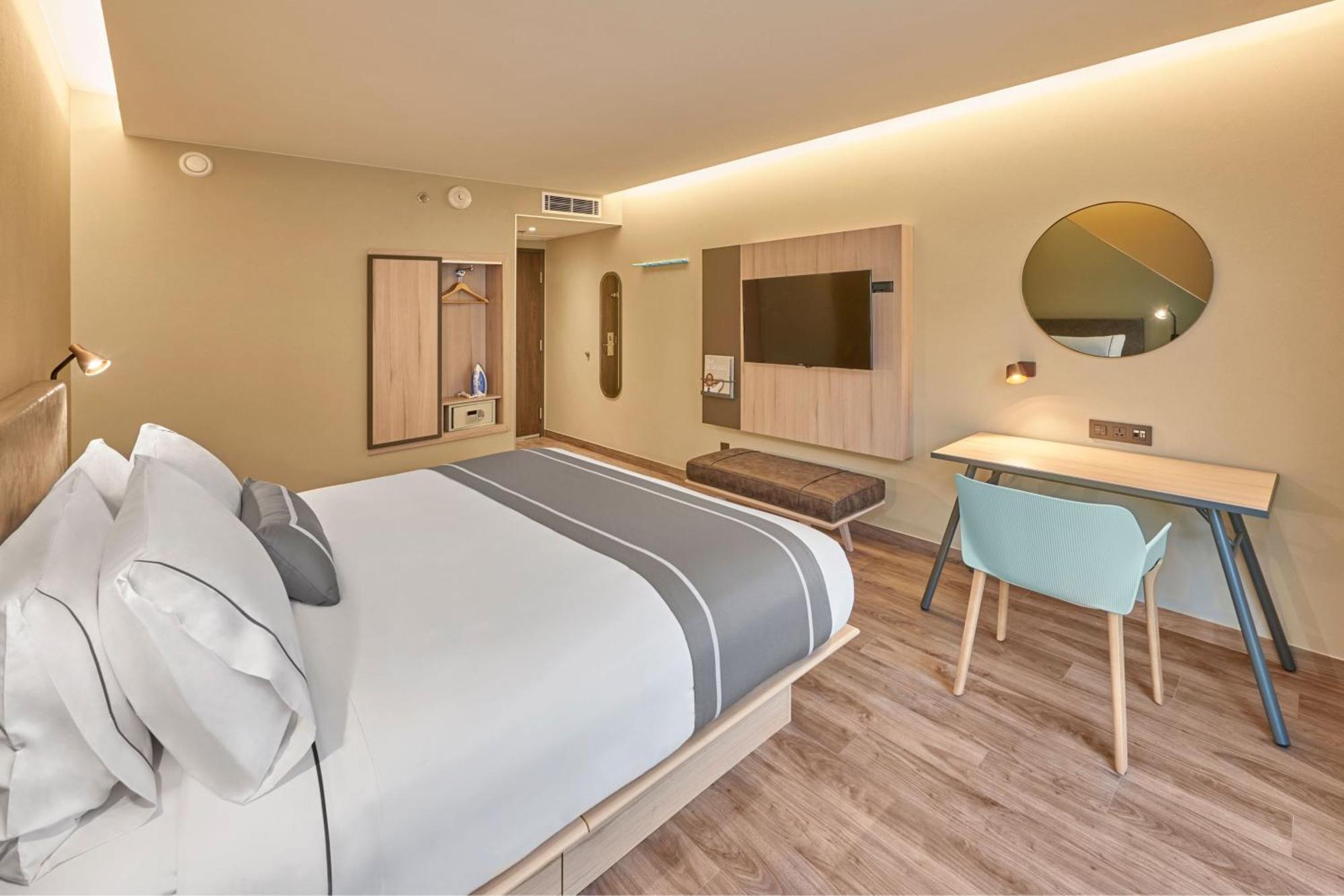 City Express Plus By Marriott 恩塞纳达港 外观 照片